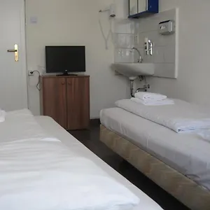  Hostel Figaro