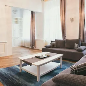 https://helvetia-suites.topcolognehotels.com